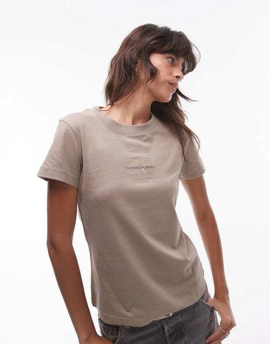 T-shirt ajusté avec logo monogramme - Taupe - Calvin Klein Jeans - Modalova