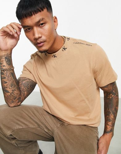 T-shirt en coton avec logo tissé en jacquard - Camel - Calvin Klein Jeans - Modalova