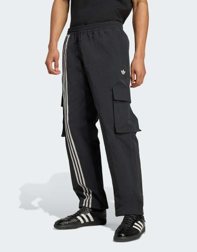 Pantalon cargo tiss avec rayures  l'avant - Adidas Originals - Modalova