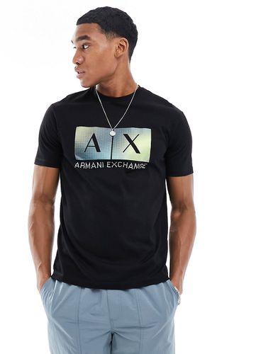 T-shirt avec logo sur la poitrine - Armani Exchange - Modalova