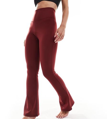 Petite - Icon - Legging évasé slim doux au toucher - Bordeaux - Asos 4505 - Modalova