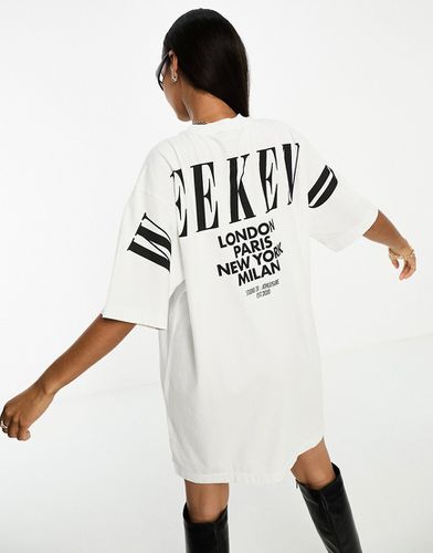 Robe t-shirt à logo superposé - Crème - Asos Weekend Collective - Modalova