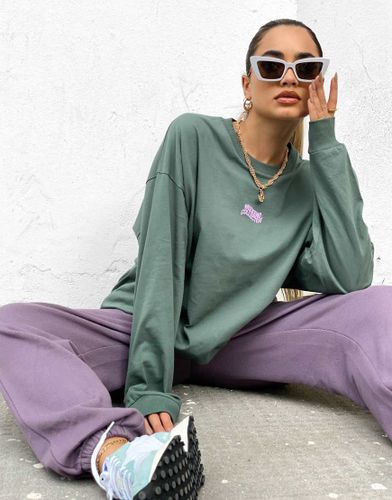 ASOS - Weekend Collective - T-shirt manches longues avec logo ondulé - Kaki - ASOS Weekend Collective - Modalova