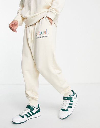 ASOS Actual - Pantalon de jogging d'ensemble décontracté à logo multicolore en coton brossé - Crème - Asos Design - Modalova