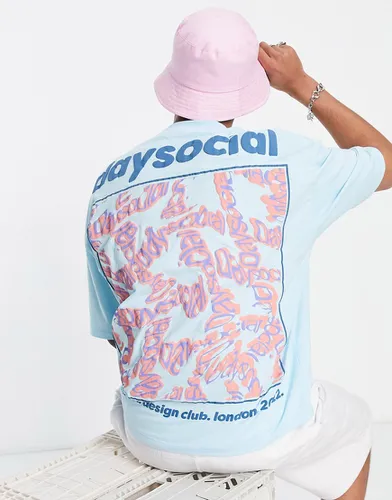 ASOS Daysocial - T-shirt unisexe oversize avec imprimé graphique dans le dos - clair - Asos Design - Modalova
