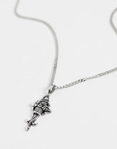 Collier en acier inoxydable imperméable avec pendentif croix à serpent et tête de mort en argent poli - Asos Design - Modalova