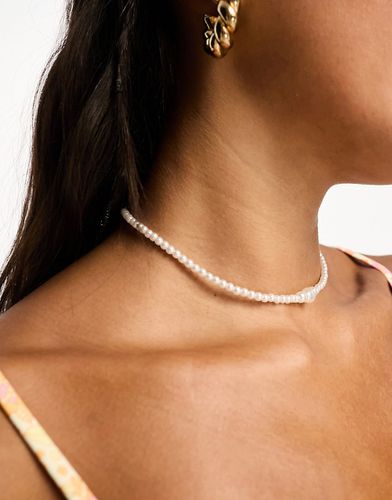 Collier ras de cou avec perles fantaisie variées - Asos Design - Modalova