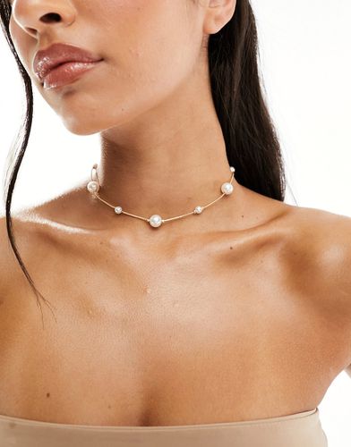 Collier ras de cou avec perles fantaisie de différentes tailles - Asos Design - Modalova