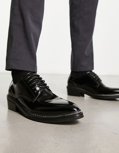 Chaussures à lacets en imitation cuir poli et chaîne décorative style western - Noir - Asos Design - Modalova