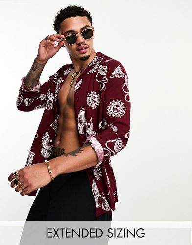 Chemise avec col à revers et imprimé tatouage - Bordeaux - Asos Design - Modalova