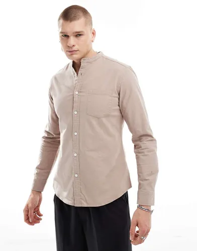 Chemise Oxford slim à col grand-père - Taupe - Asos Design - Modalova