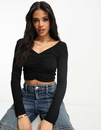 Crop top froncé avec encolure en V à l'avant et à l'arrière - Asos Design - Modalova