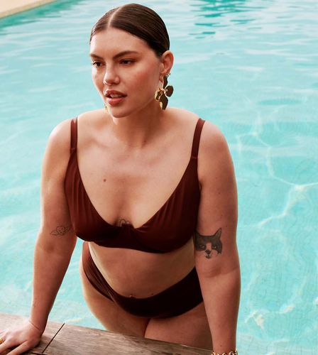 Curve - Maya - Haut de bikini à armatures avec devant asymétrique - chocolat - Asos Design - Modalova