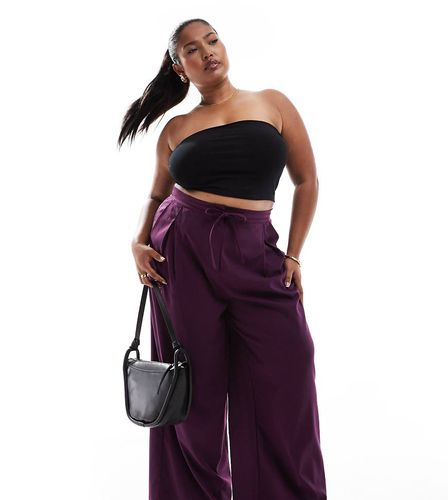 ASOS DESIGN Curve - Pantalon à pinces coupe ample et ajustée en tissu brossé avec détail noué à la taille - Prune - Asos Curve - Modalova