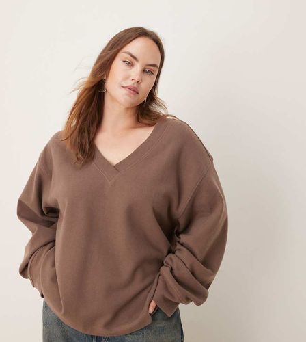 ASOS DESIGN Curve - Pull Supersoft col en V avec manches fronces - Moka - Asos Curve - Modalova