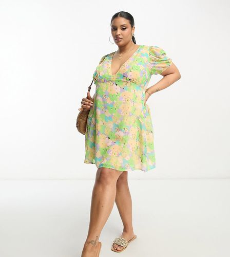 ASOS DESIGN Curve - Robe courte en mousseline à fleurs avec manches courtes et col V - Asos Curve - Modalova