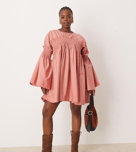 ASOS DESIGN Curve - Robe courte froncée en coton à manches évasées - Rose - Asos Curve - Modalova