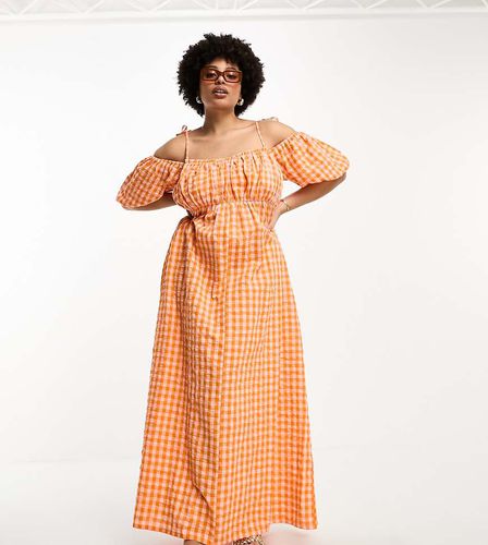 ASOS DESIGN Curve - Robe longue en coton avec épaules dénudées et buste froncé - Rose et orange à carreaux vichy - Asos Curve - Modalova