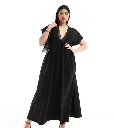 ASOS DESIGN Curve - Robe mi-longue en broderie anglaise à manches courtes et col en V - Noir - Asos Curve - Modalova