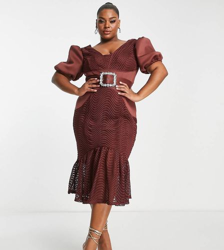 ASOS DESIGN Curve - Robe mi-longue virevoltante à manches bouffantes avec ceinture en strass - Chocolat - Asos Curve - Modalova