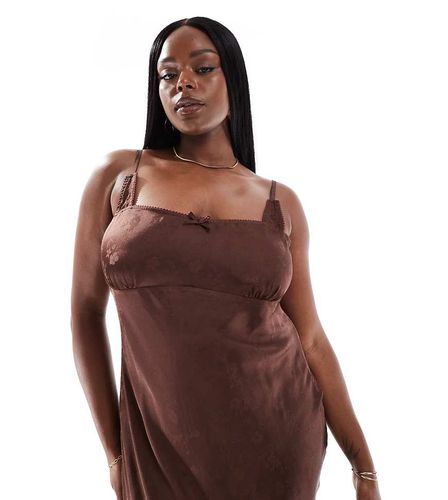 ASOS DESIGN Curve - Robe nuisette mi-longue en jacquard avec buste froncé et détail soutien-gorge - Chocolat - Asos Curve - Modalova