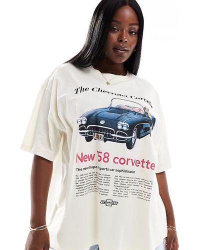 ASOS DESIGN Curve - T-shirt boyfriend avec imprimé sous licence voiture Corvette - Asos Curve - Modalova