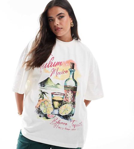 ASOS DESIGN Curve - T-shirt coupe boyfriend avec imprimé tequila et inscription Tulum Mexico au dos - Crème - Asos Curve - Modalova