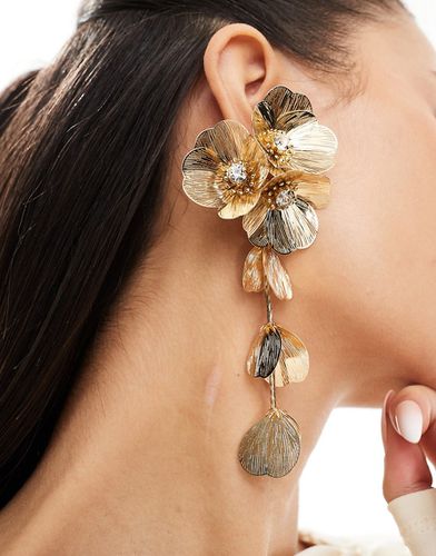 Boucles d'oreilles à clipser avec pendant fleurs en 3D - Asos Design - Modalova