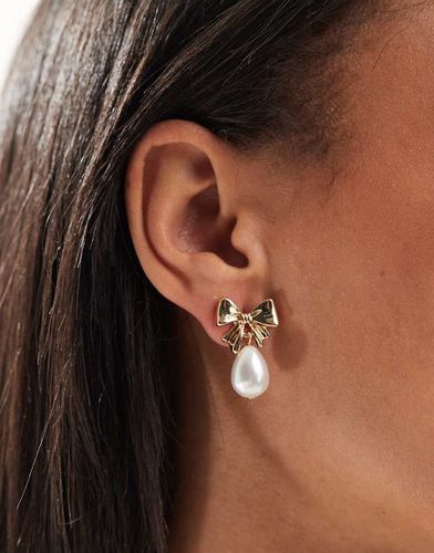 Boucles d'oreilles à mini-naud et pendant en perle fantaisie - Asos Design - Modalova