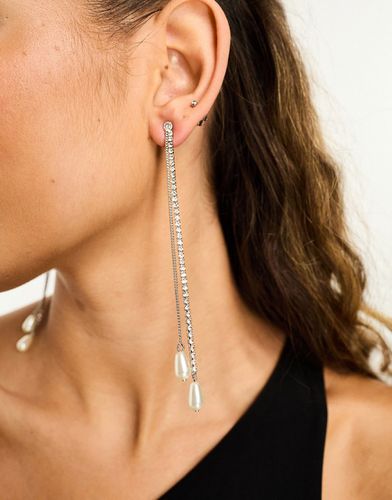 Boucles d'oreilles pendantes avec chaîne, cristaux et perles fantaisie - Asos Design - Modalova