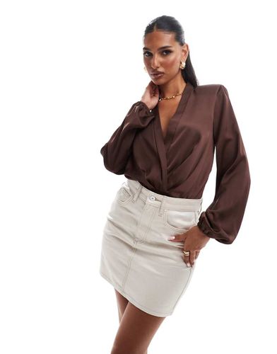 Body à décolleté plongeant et épaulettes - Caramel - Asos Design - Modalova