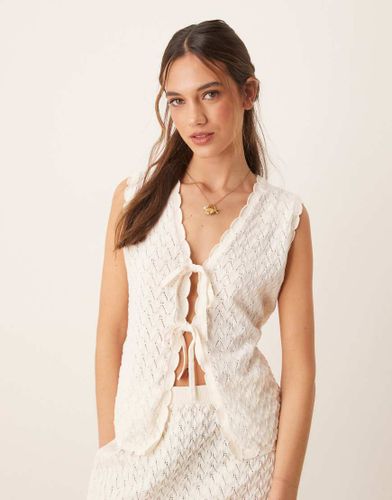 Gilet d'ensemble en maille crochet avec liens sur le devant - cru - Asos Design - Modalova