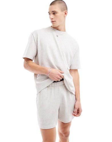 Ensemble confort avec t-shirt et short côtelés à rayures - Beige - Asos Design - Modalova