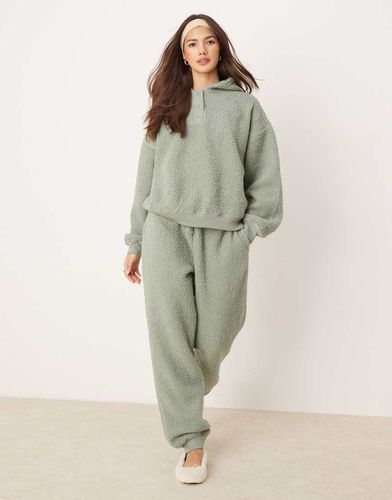 Ensemble confort en imitation peau de mouton avec pantalon de jogging et sweat à capuche oversize - Sauge - Asos Design - Modalova