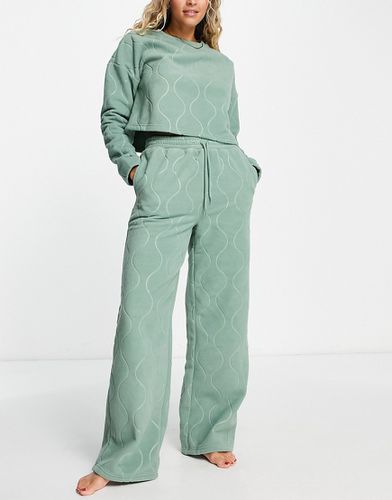 Ensemble confort en micropolaire avec pantalon et sweat estampés effet ondulé - Sauge - Asos Design - Modalova