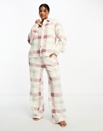 Ensemble confort en polaire à carreaux avec chemise et pantalon - , vert et rose - Asos Design - Modalova