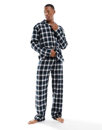 Ensemble de pyjama à carreaux avec chemise à manches longues et pantalon - Asos Design - Modalova