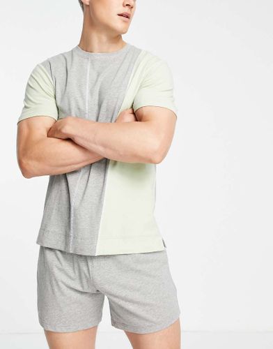Ensemble de pyjama effet coupé-cousu avec short - Asos Design - Modalova