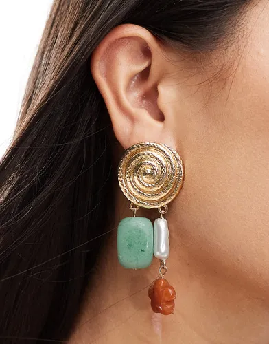 Édition Limitée - Boucles d'oreilles avec pendant avec perles fantaisie et pierres de turquoise semi-précieuses - Asos Design - Modalova
