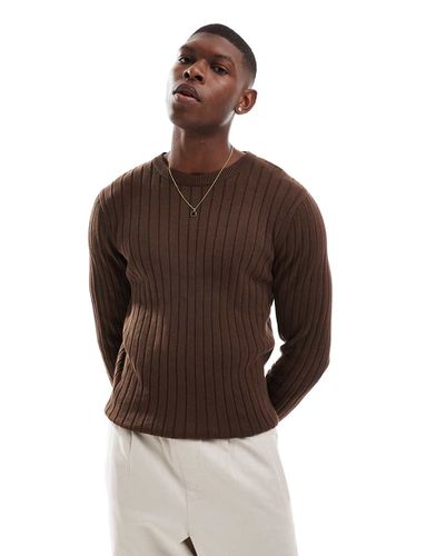 Essential - Pull moulant en maille côtelée - Marron - Asos Design - Modalova