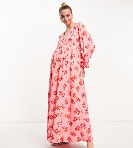 ASOS DESIGN Maternity - Robe mi-longue en viscose nouée devant à fleurs avec col V et manches longues - Rouge et rose - Asos Maternity - Modalova