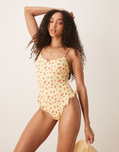 Maillot 1 pice volants et rembourrage amovible avec motif cerises et roses - beurre - Asos Design - Modalova