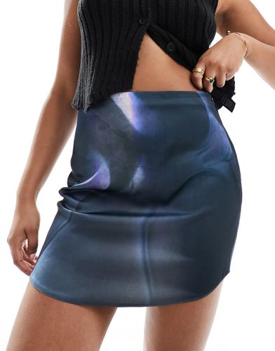 Mini-jupe en satin imprimé abstrait avec ourlet arrondi - Asos Design - Modalova