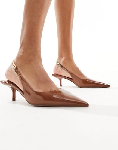 Sharp - Chaussures à petit talon avec bride chaîne à l'arrière - Toffee - Asos Design - Modalova