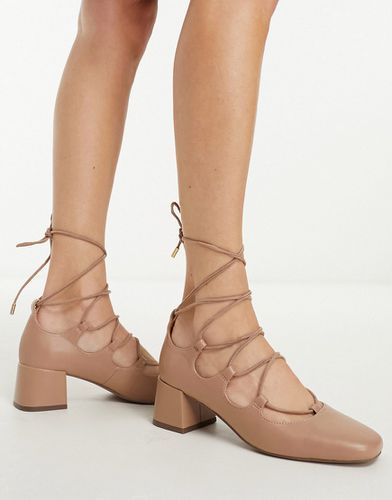 Shay - Chaussures style ghillies à talon carré et lanières nouées sur la jambe - Beige - Asos Design - Modalova