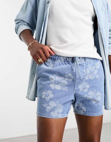 Short court à enfiler en jean à imprimé fleurs - Asos Design - Modalova