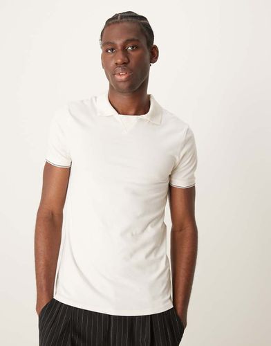 Polo moulant avec col à revers - Crème - Asos Design - Modalova