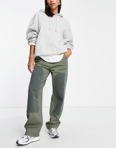 Pantalon cargo minimaliste en velours côtelé à effet patchwork - Kaki - Asos Design - Modalova