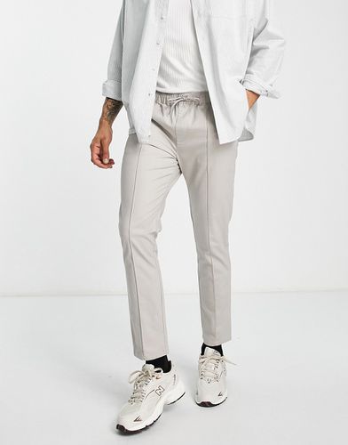 Pantalon chino skinny à plis nervurés et taille élastique - Taupe - Asos Design - Modalova