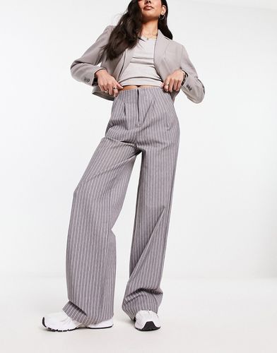 Pantalon ajusté stretch à rayures fines - Gris - Asos Design - Modalova